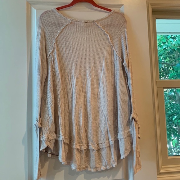 Free People We the Free sweater in ivory! Size xs but could fit xs-m - Picture 3 of 4
